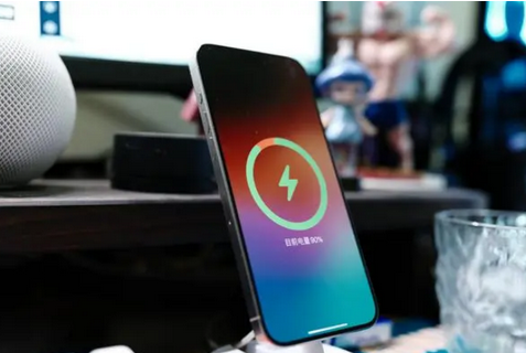 林西苹果15换屏服务分享用什么充电器给iPhone15充电更好 